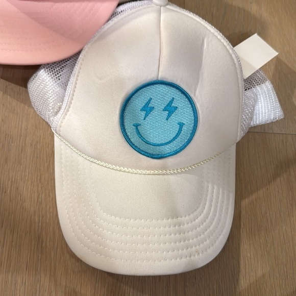 Lot Of 5 Smiley Face trucker Hat Women’s One Size NEW with tags - Picture 6 of 6
